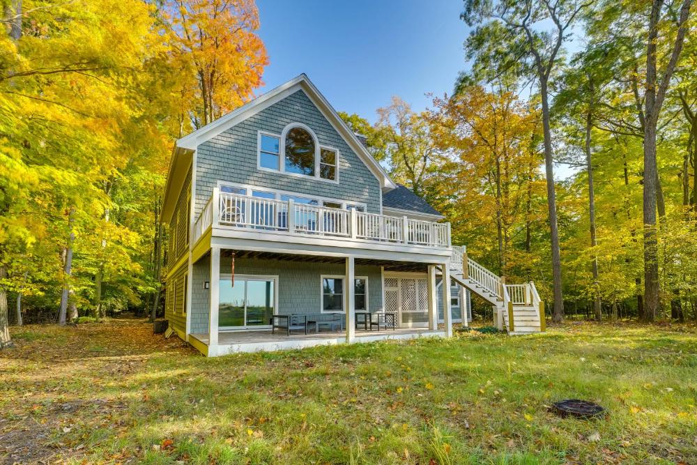 Spacious Cottage on Lake Michigan Stunning Views!